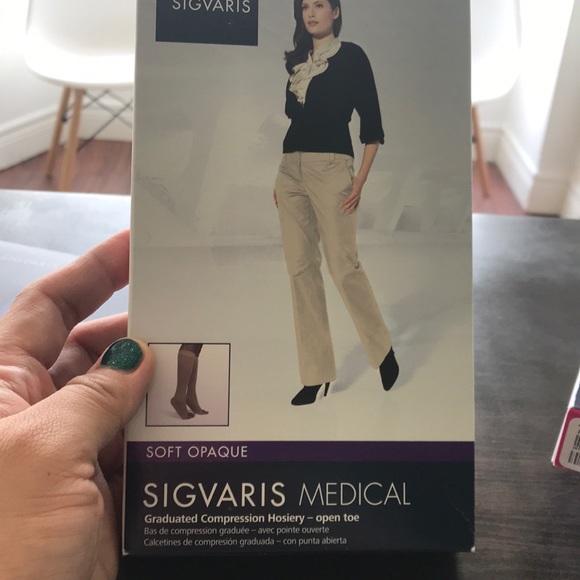 Graduated compression hosiery - Picture 4 of 6